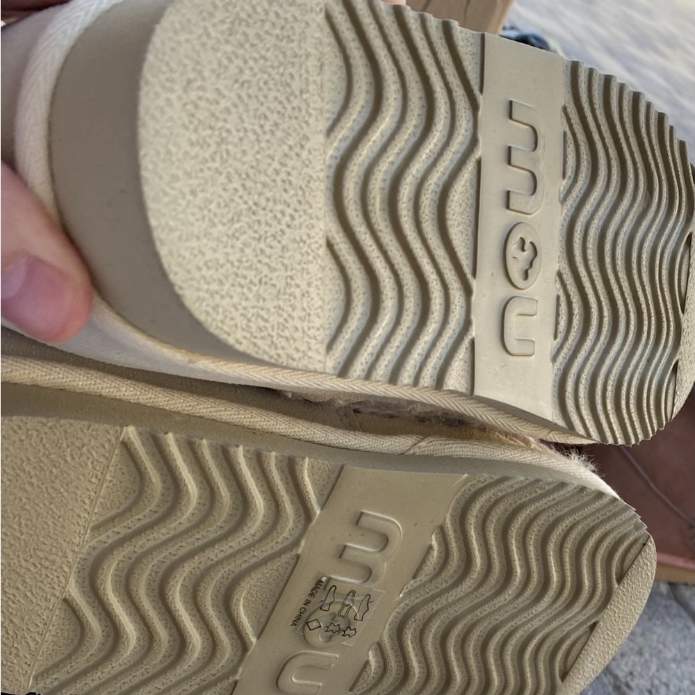 ! NWOT MOU CREAM COLOR BOOTS ESKIMO 40 SIZE 39 NEVER WORN !  
PRICE IS FIRM! - Picture 3 of 3